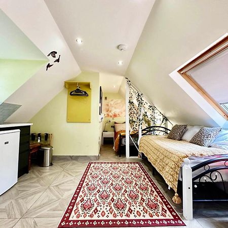 Forest Studio Apartment Gated Parking On 2 Acres Garden Чизлхерст Экстерьер фото
