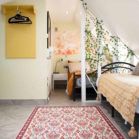 Forest Studio Apartment Gated Parking On 2 Acres Garden Чизлхерст Экстерьер фото