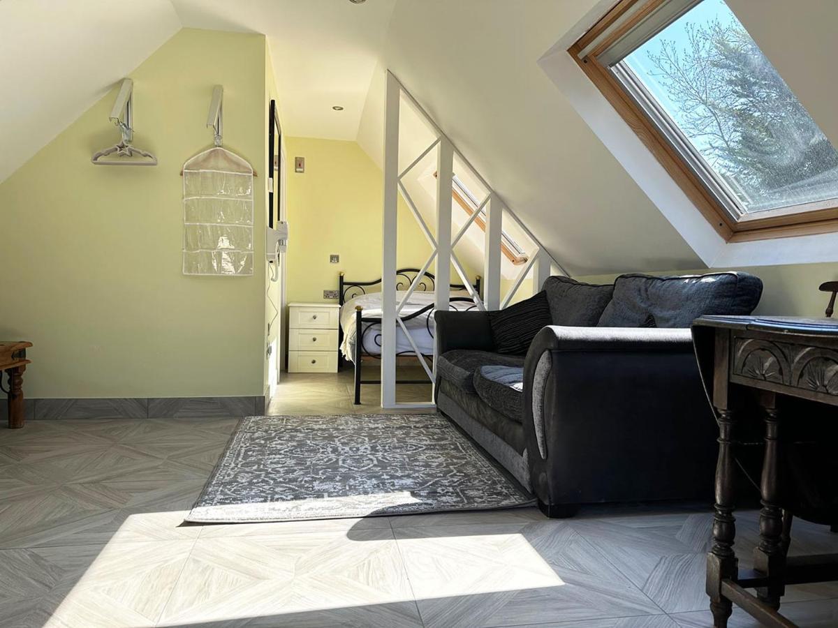 Forest Studio Apartment Gated Parking On 2 Acres Garden Чизлхерст Экстерьер фото
