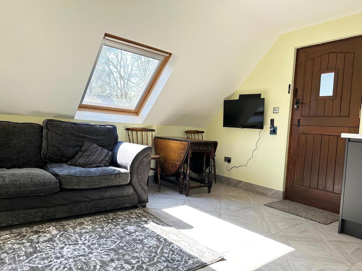 Forest Studio Apartment Gated Parking On 2 Acres Garden Чизлхерст Экстерьер фото